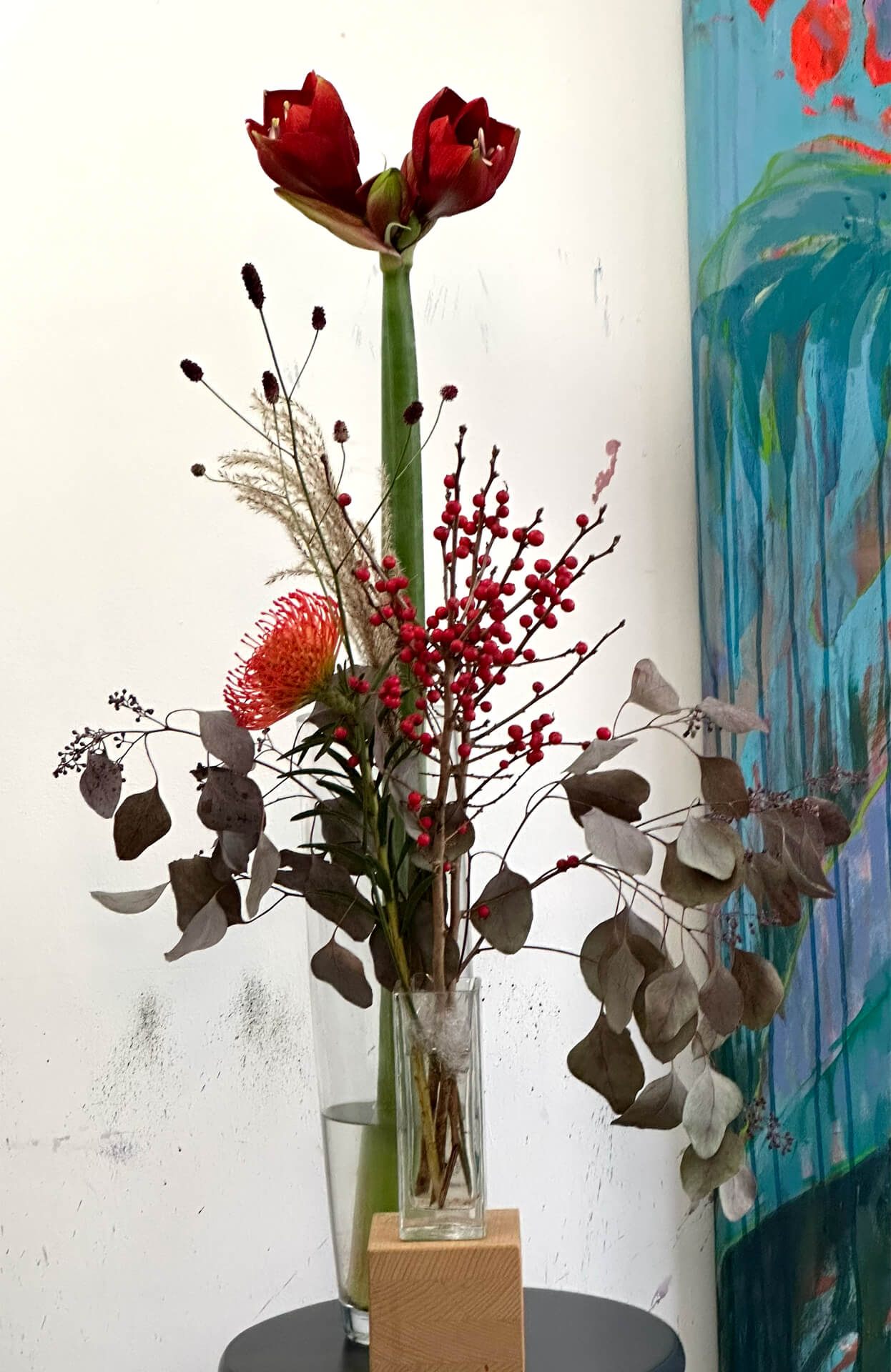Blumenarrangement mit Amaryllis und Ilex als Malvorlage im Atelier Mainz